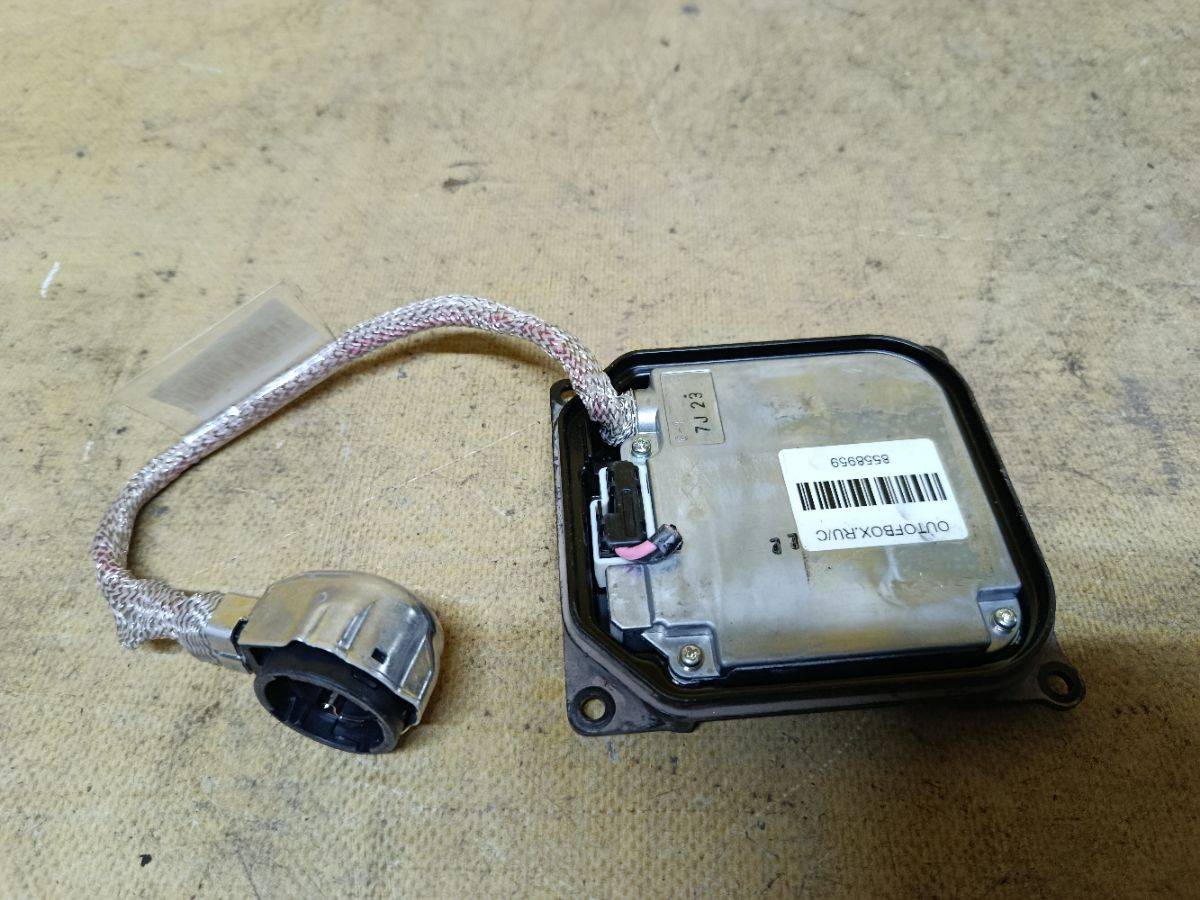 Блок розжига ксенона 85967-51050 на Toyota Camry ACV40 Фото 2