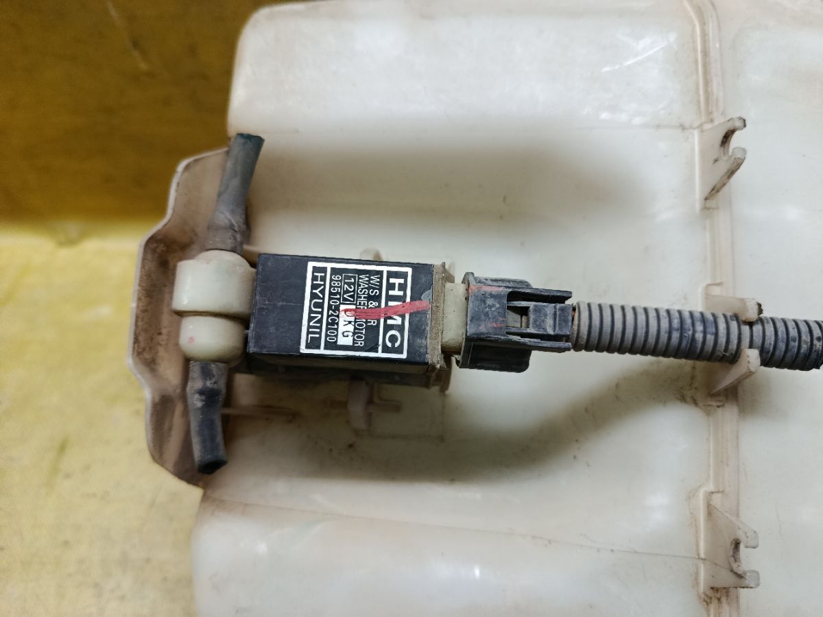 Бачок омывателя 98610-2E001, 98610-2E011, 98510-2C100 на Hyundai Tucson JM Фото 2