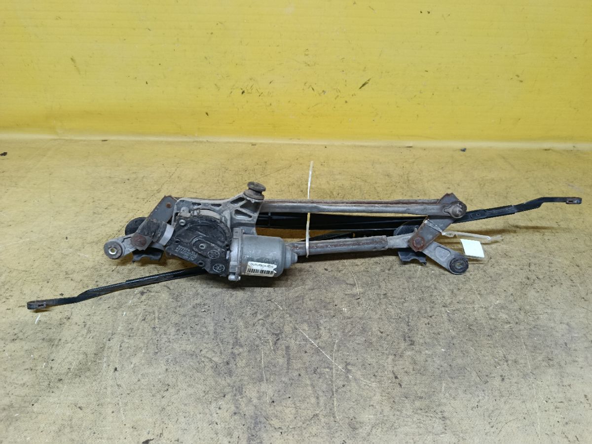 Мотор привода дворников 85110-02240 на Toyota Corolla ZRE150L Фото 2