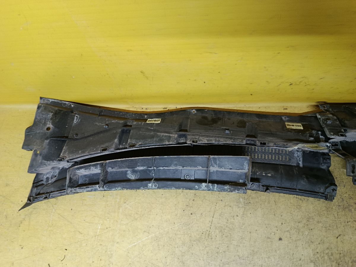 Решетка под лобовое стекло 55781-02250, 55782-02190, 55783-02090 на Toyota Corolla ZRE150L Фото 5