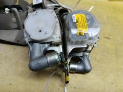 Ремень безопасности на Toyota Corolla ZRE151L 1ZR-FE Фото 3