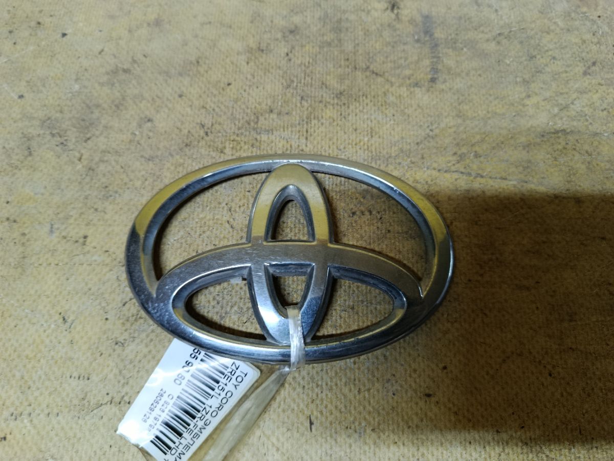 Эмблема на Toyota Corolla ZRE151L 1ZR-FE Фото 2