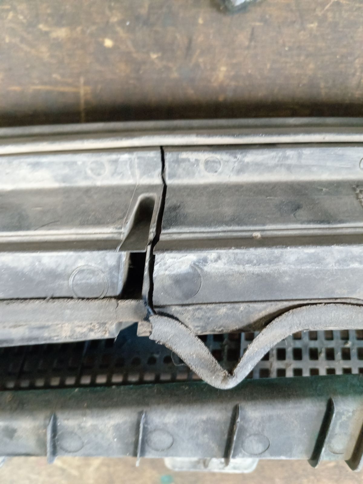 Решетка под лобовое стекло 0U861-51000, 0U861-54000 на Hyundai Solaris RB Фото 6