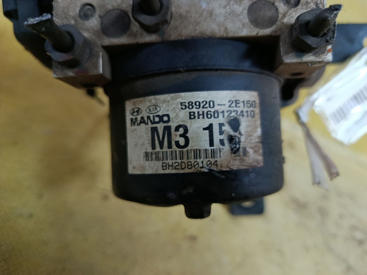 Блок ABS 58920-2E150 на Hyundai Tucson 1 JM G4GC Фото 4