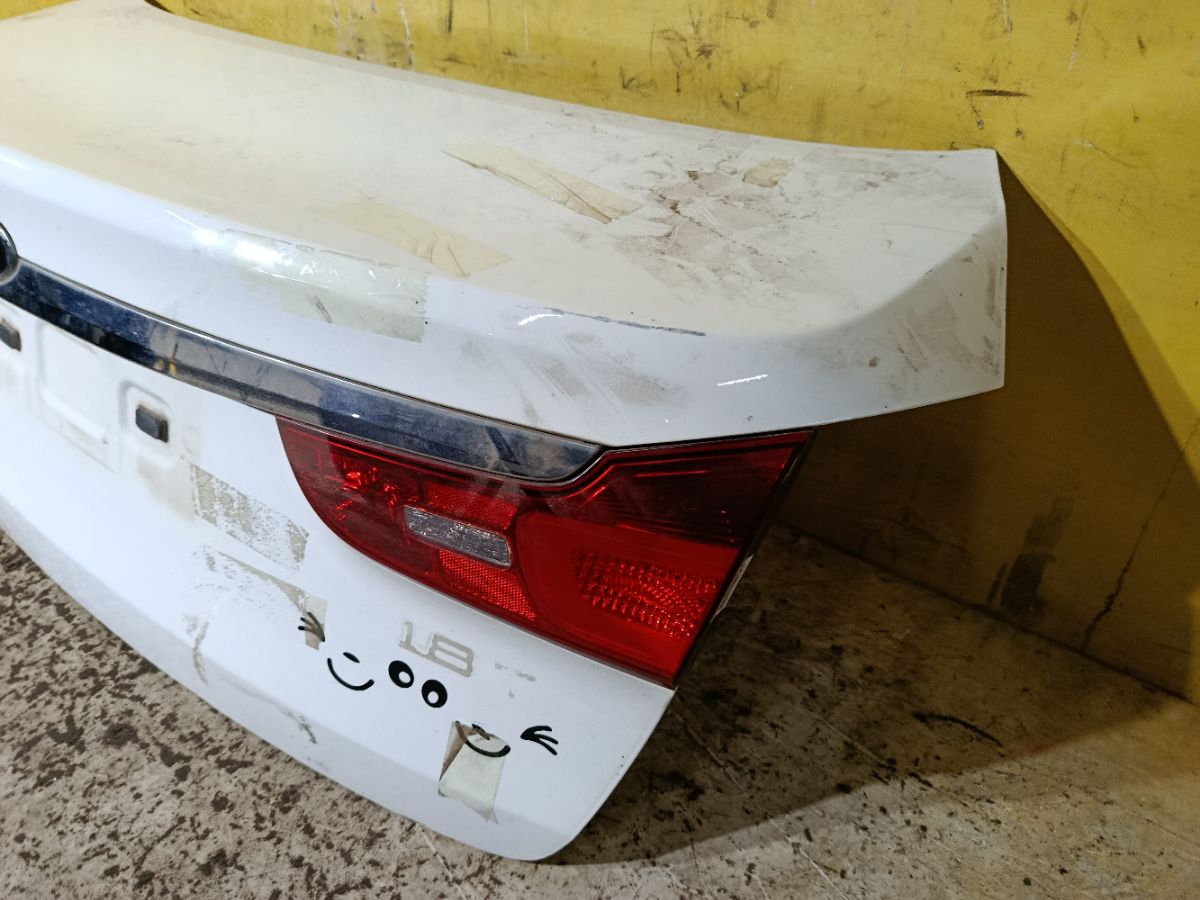 Крышка багажника на Kia Cerato YD Фото 3