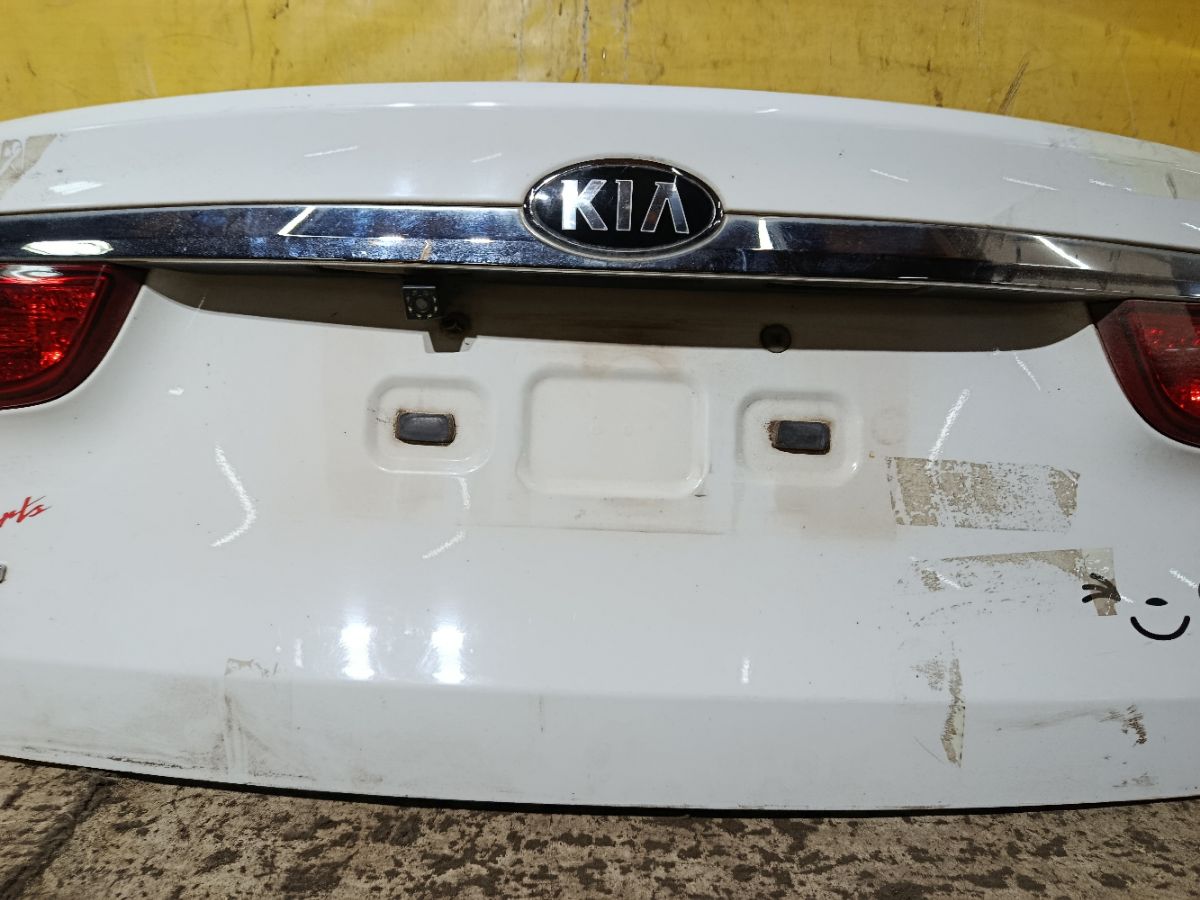 Крышка багажника на Kia Cerato YD Фото 6