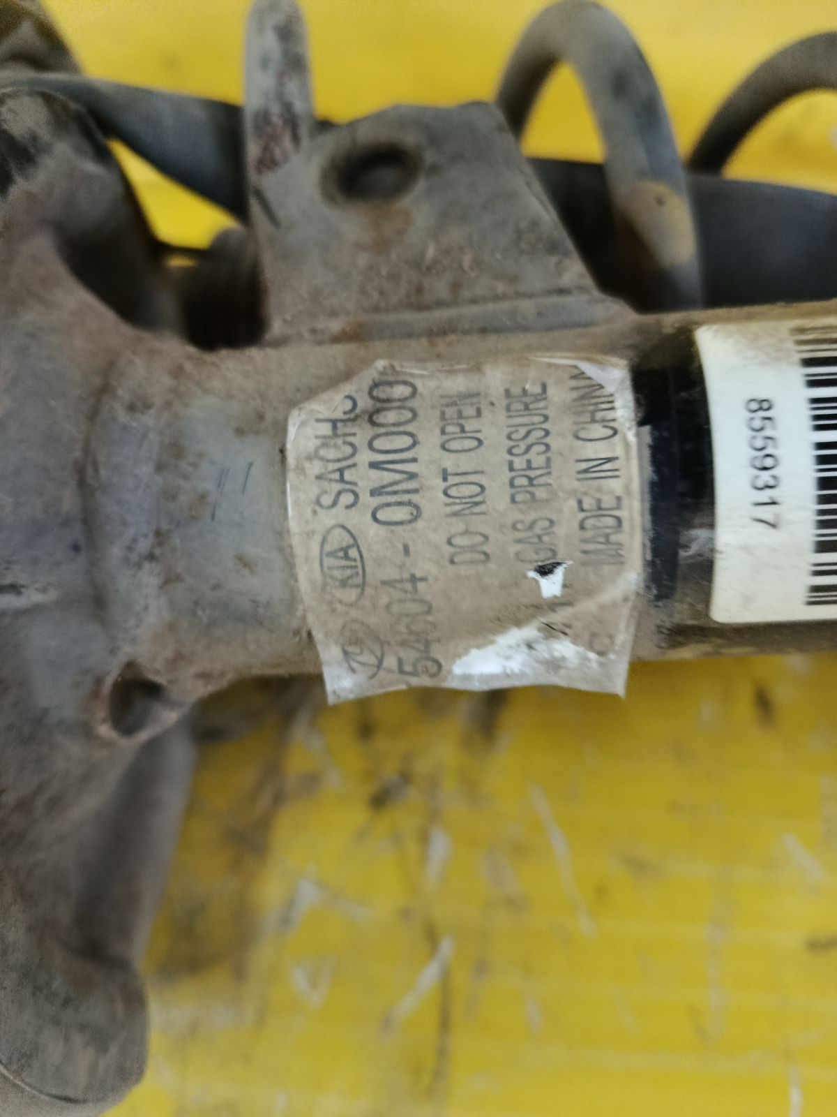 Стойка амортизатора 54604-0M000, 54603-0M000 на Hyundai Accent MC G4EE Фото 3