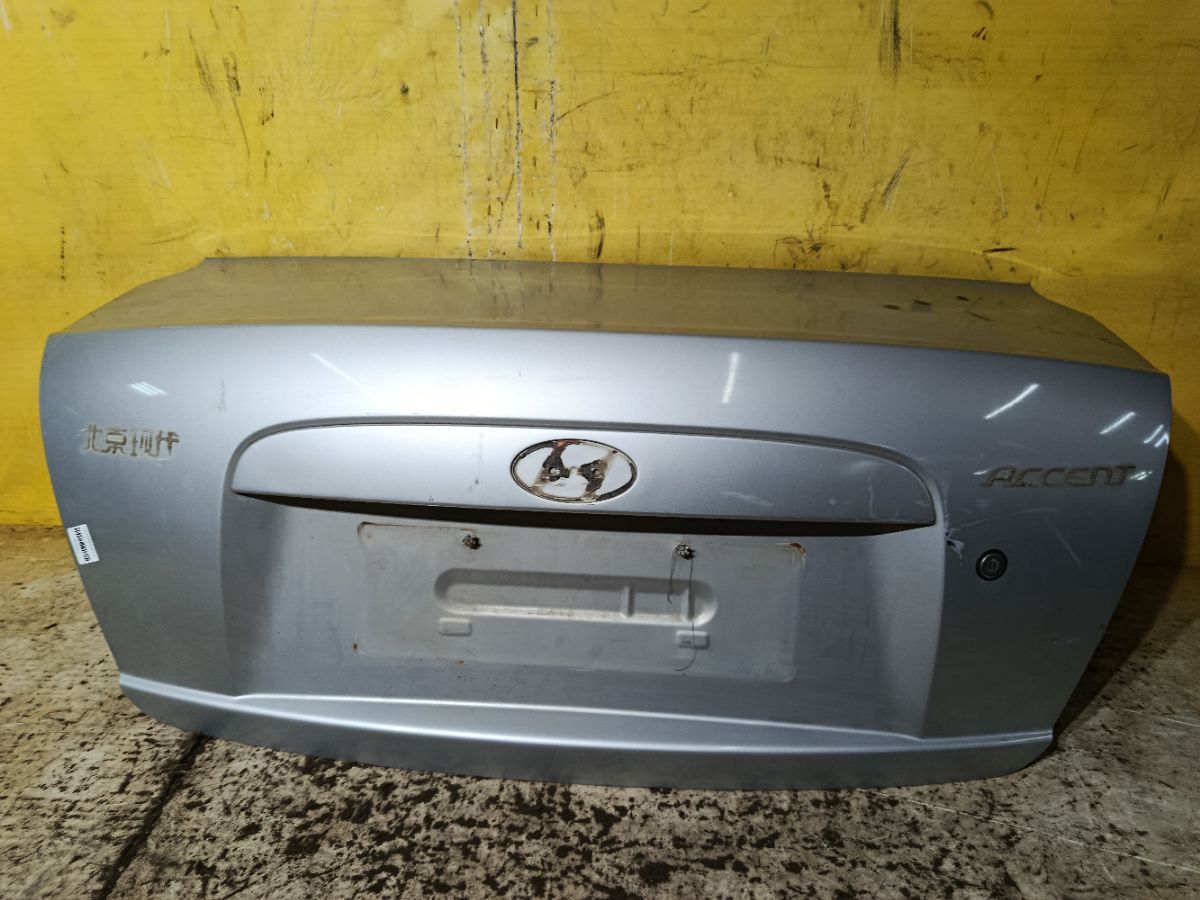 Крышка багажника на Hyundai Accent MC Фото 2