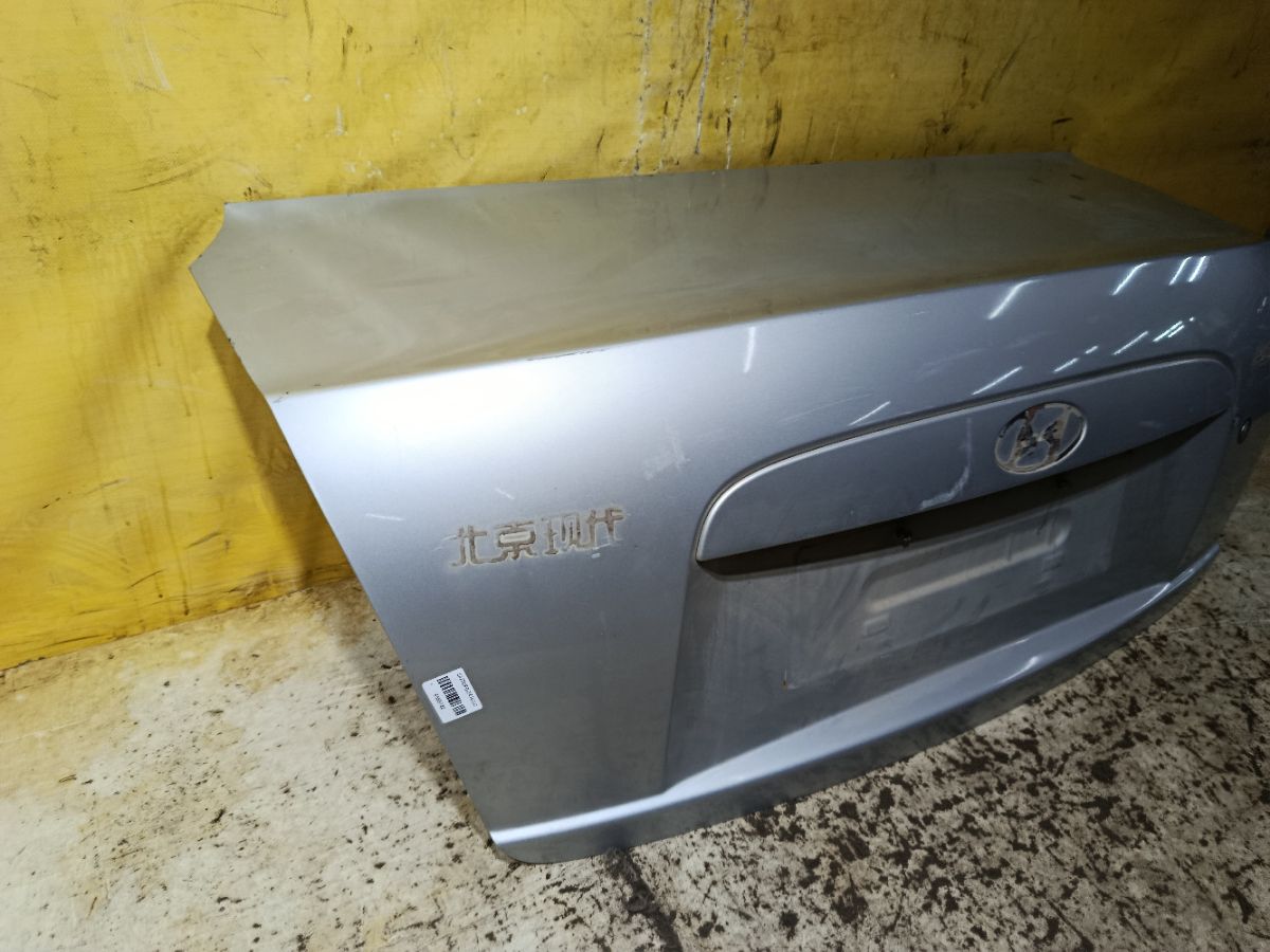 Крышка багажника на Hyundai Accent MC Фото 5