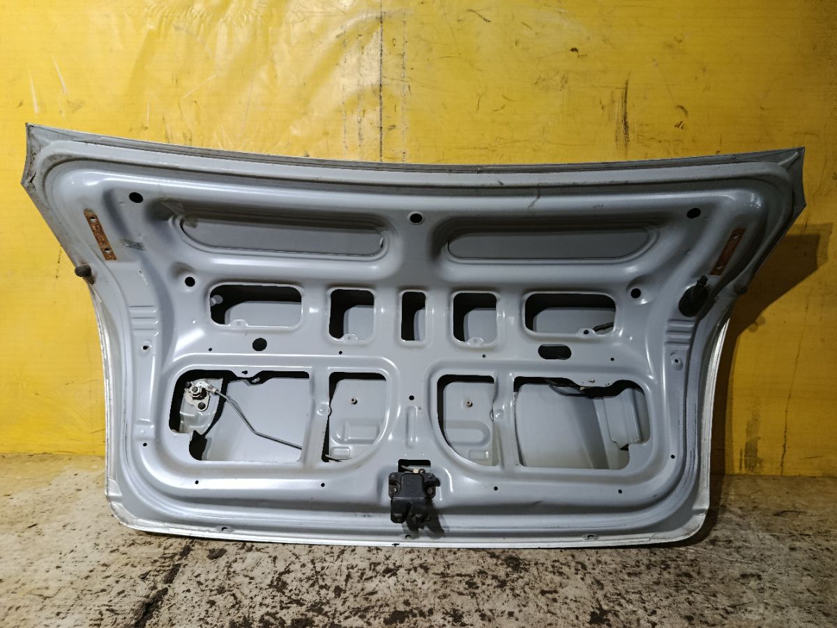 Крышка багажника на Hyundai Accent MC Фото 7