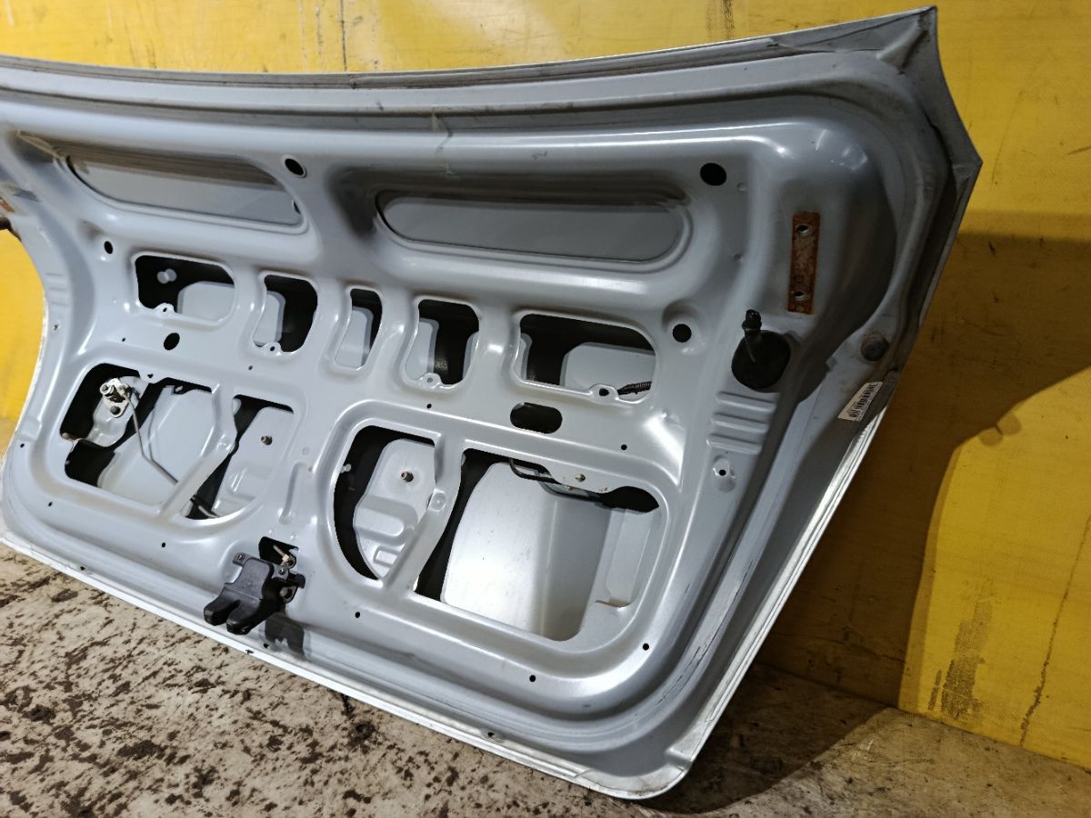Крышка багажника на Hyundai Accent MC Фото 8