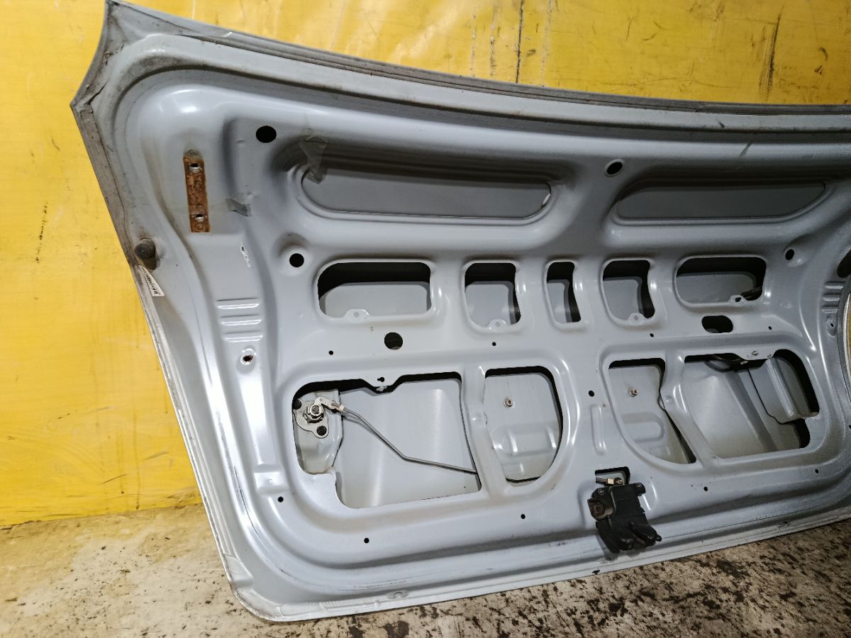 Крышка багажника на Hyundai Accent MC Фото 9