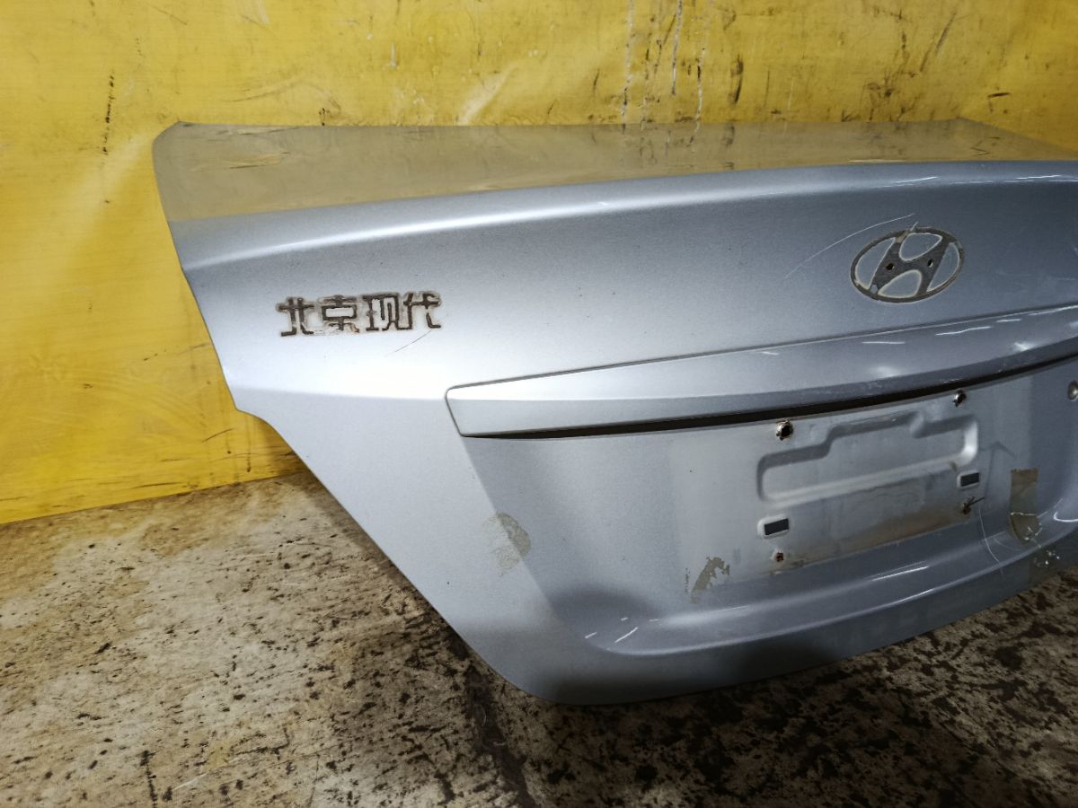 Крышка багажника на Hyundai Solaris RB Фото 5
