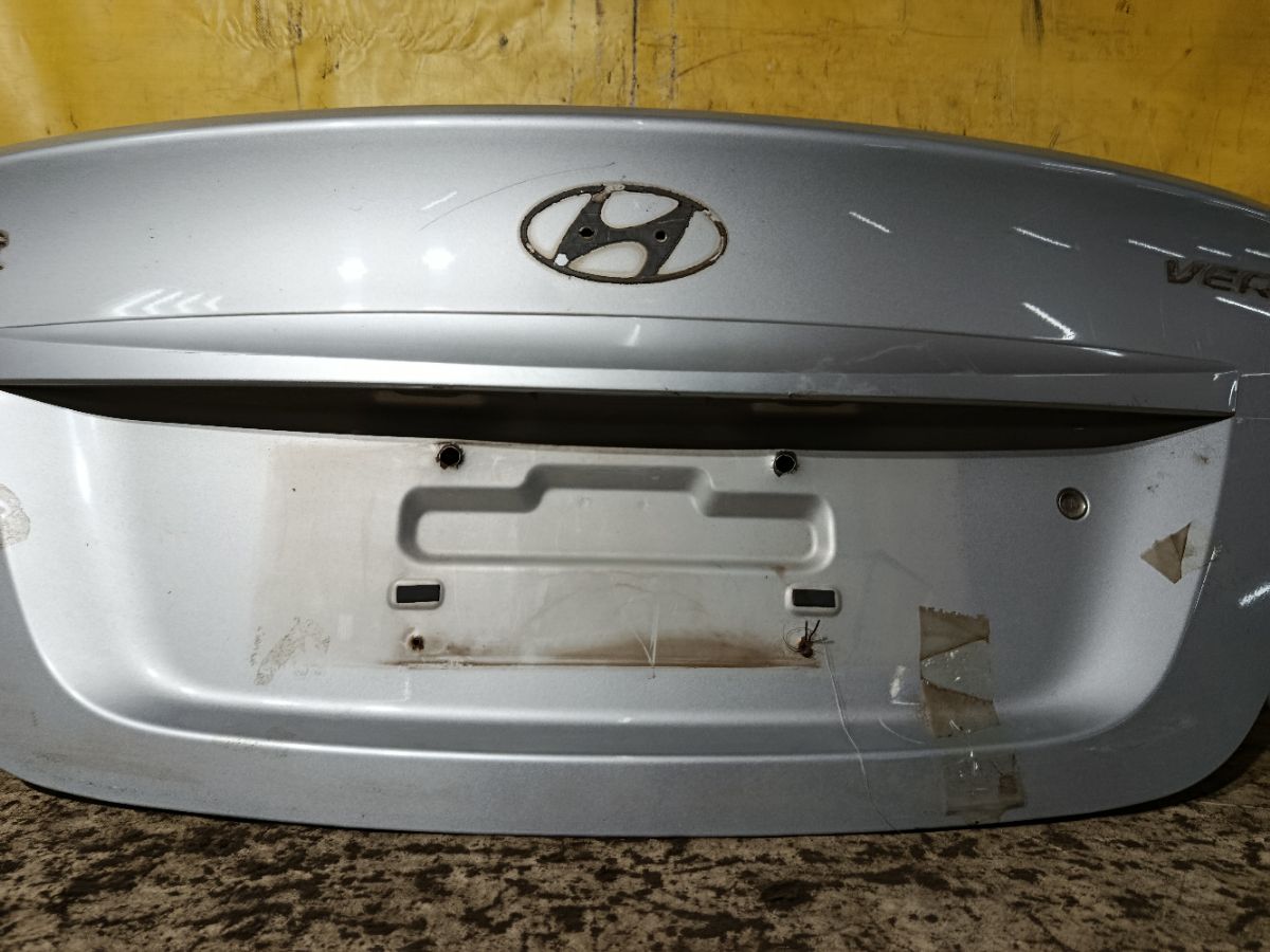 Крышка багажника на Hyundai Solaris RB Фото 6