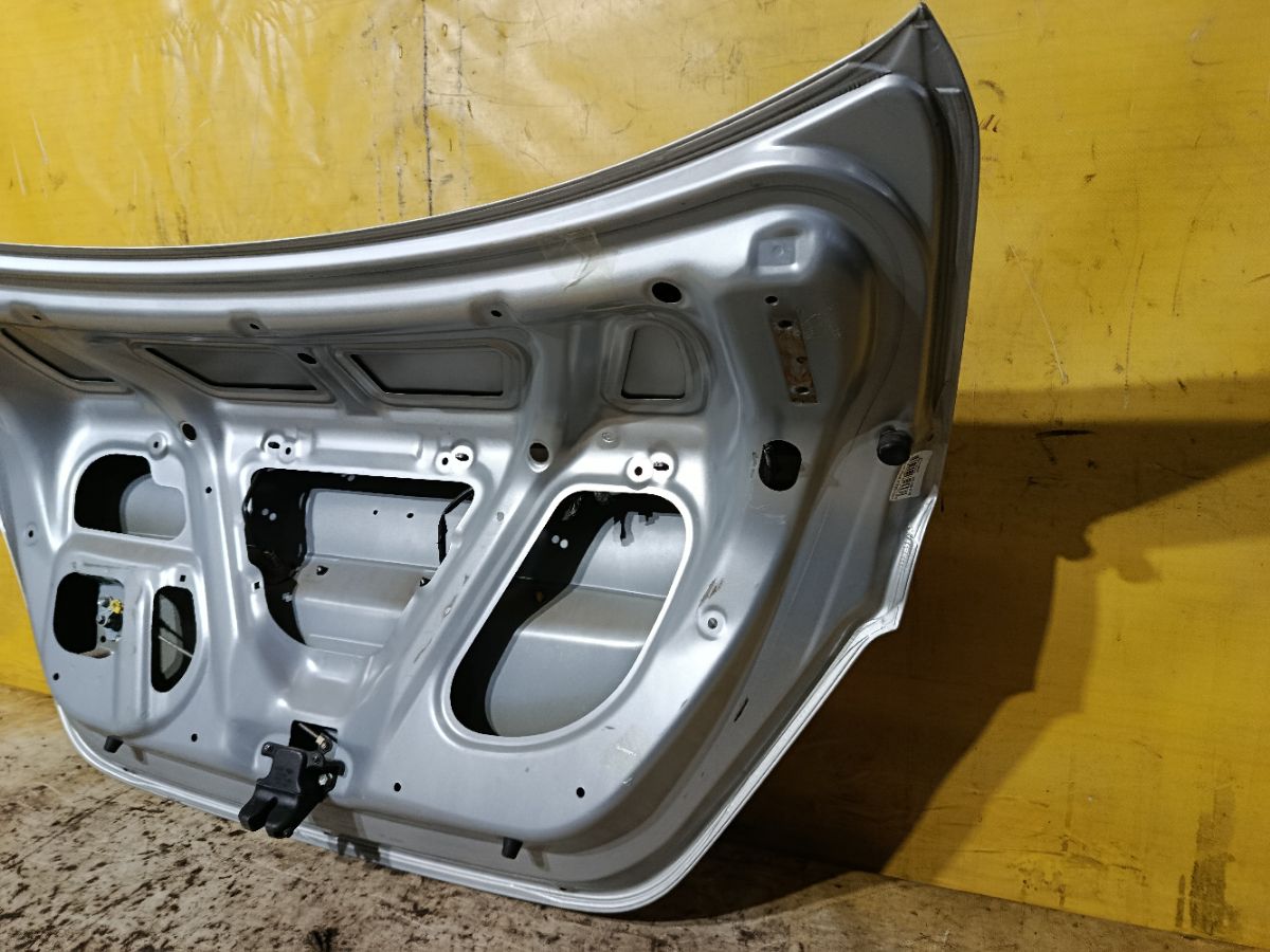 Крышка багажника на Hyundai Solaris RB Фото 8