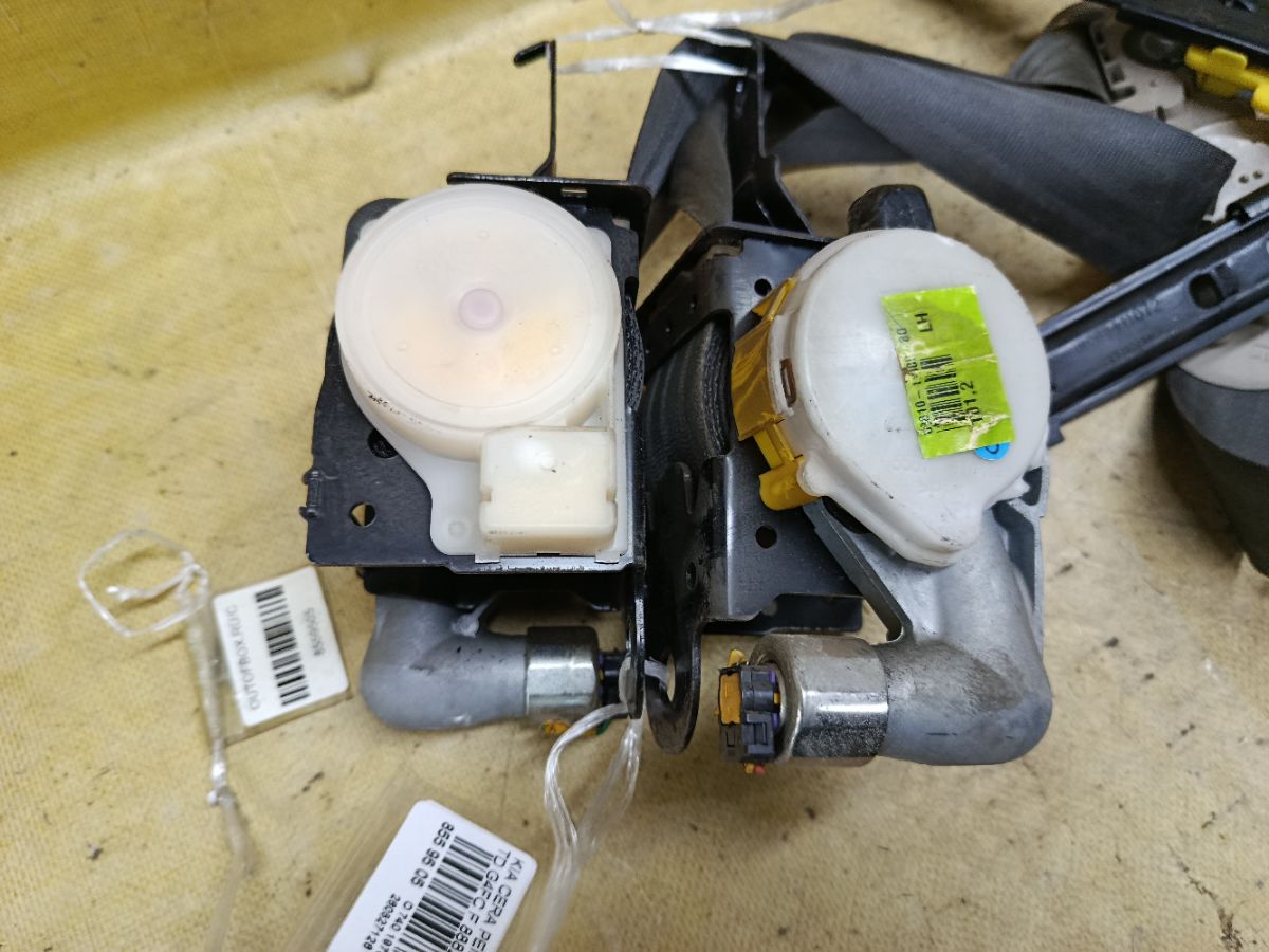 Ремень безопасности 88820-1X000-80, 88810-1X000-80 на Kia Cerato TD G4FC Фото 2