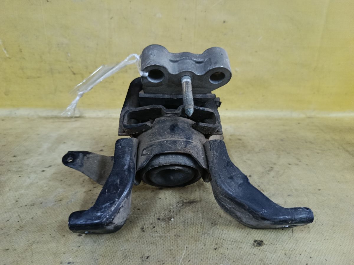 Подушка двигателя на Toyota Corolla ZRE151L 1ZR-FE Фото 3