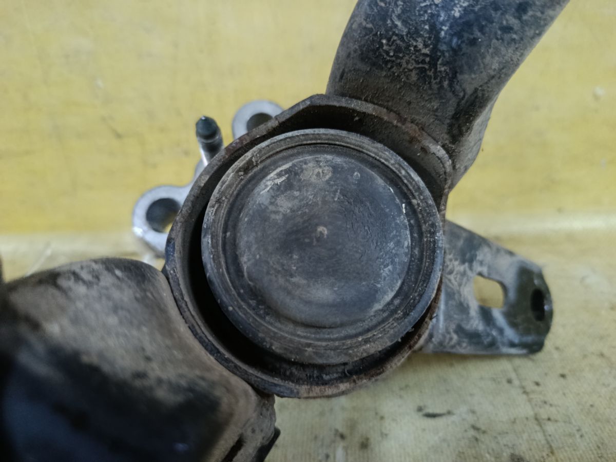 Подушка двигателя на Toyota Corolla ZRE151L 1ZR-FE Фото 4