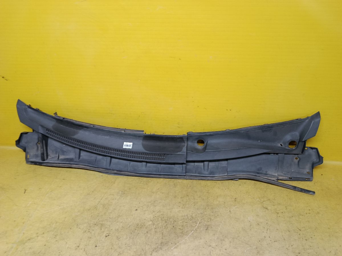 Решетка под лобовое стекло 55781-02250, 55782-02190, 55783-02090 на Toyota Corolla ZRE150L Фото 2