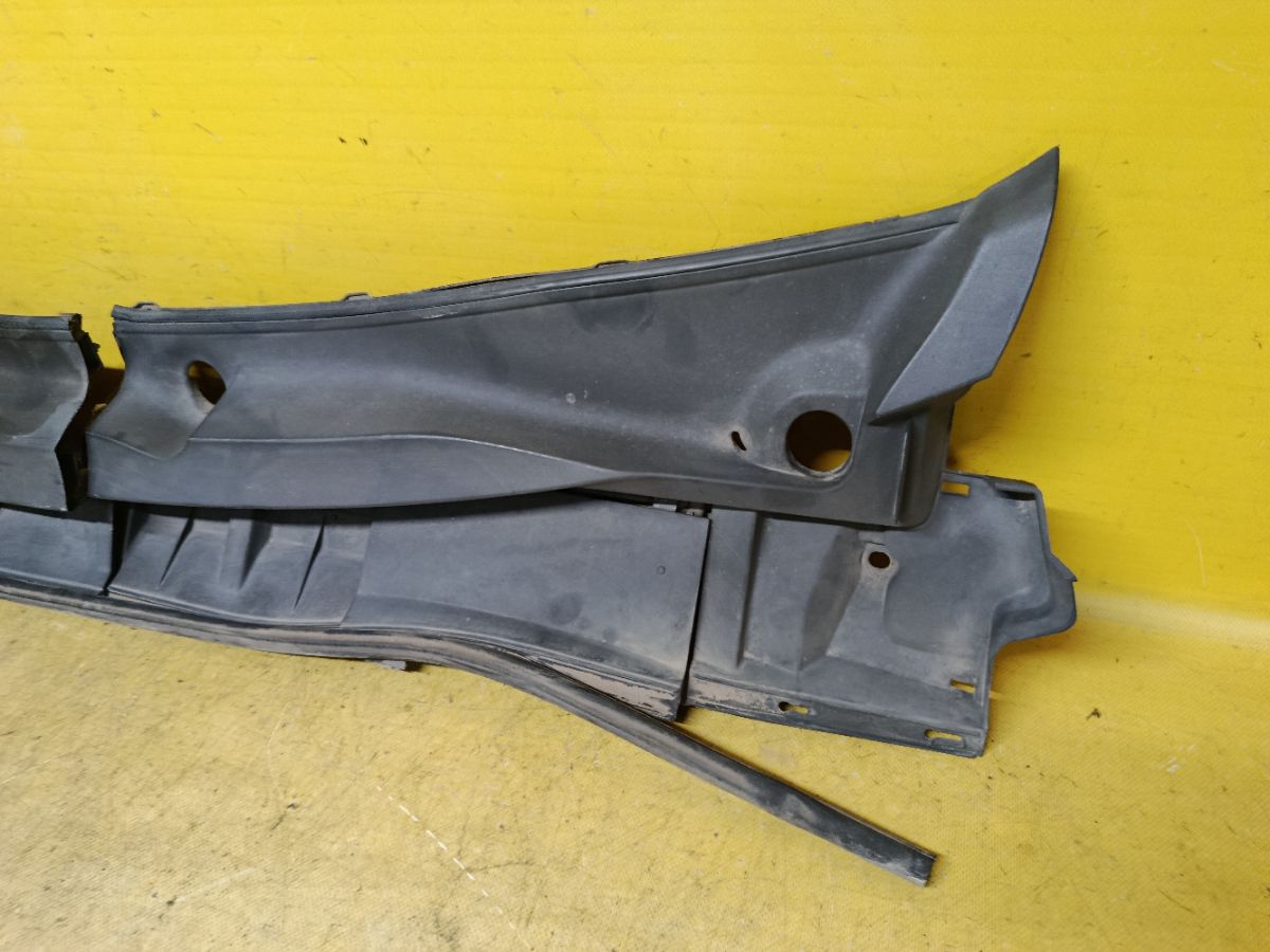 Решетка под лобовое стекло 55781-02250, 55782-02190, 55783-02090 на Toyota Corolla ZRE150L Фото 3