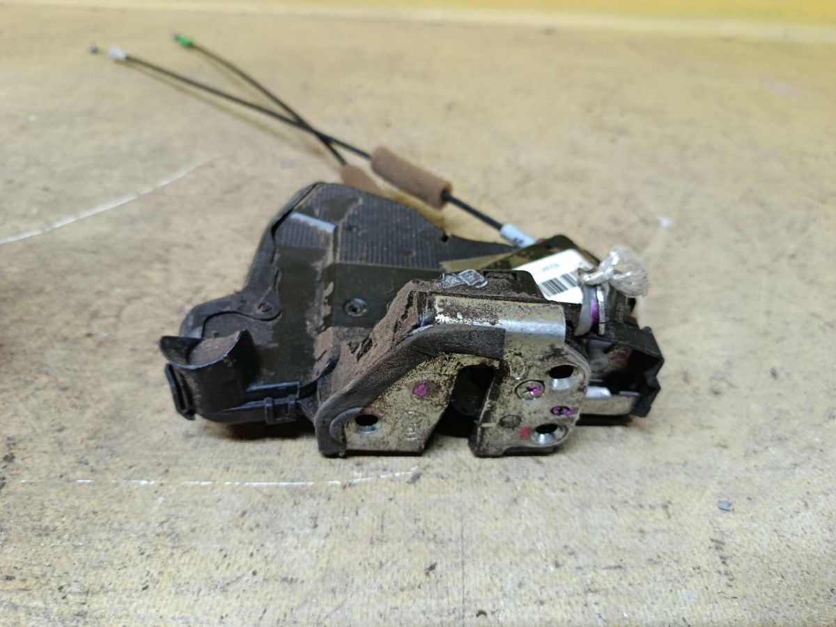 Замок двери на Toyota Corolla ZRE151L Фото 4