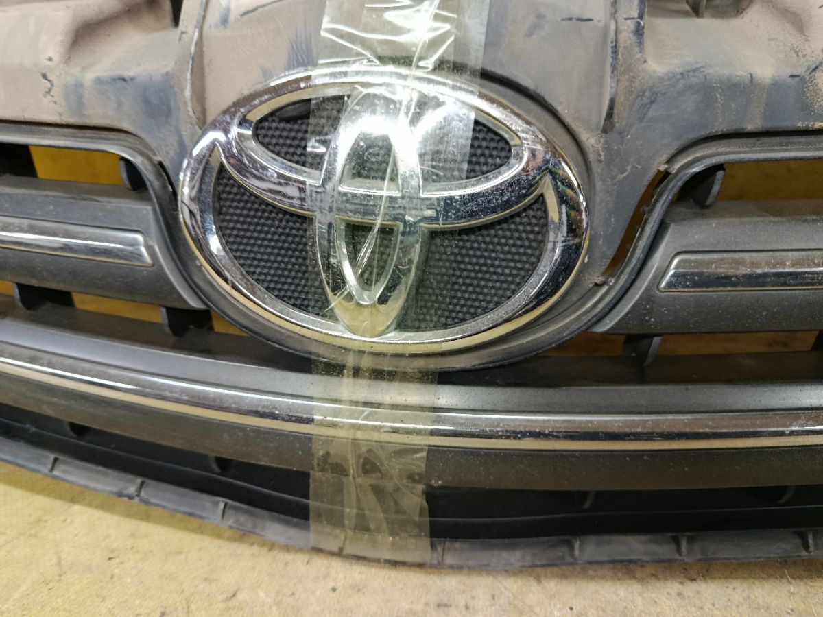 Решетка радиатора 53114-12100 на Toyota Corolla ZRE151L Фото 5