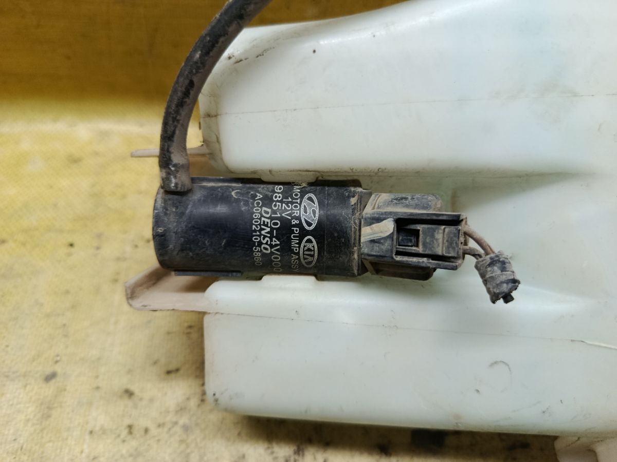 Бачок омывателя 98610-4V000, 98510-4V000 на Hyundai Elantra MD Фото 4