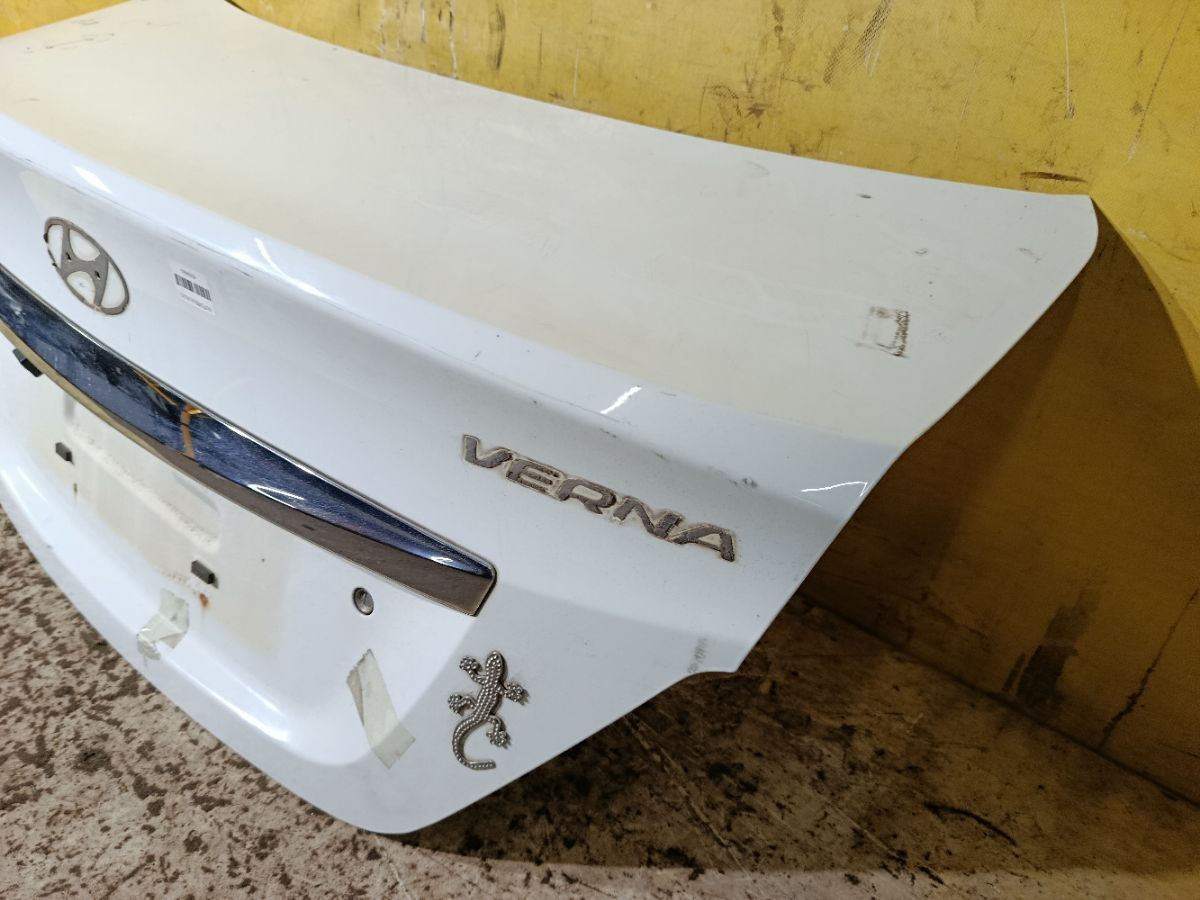 Крышка багажника на Hyundai Solaris RB Фото 3