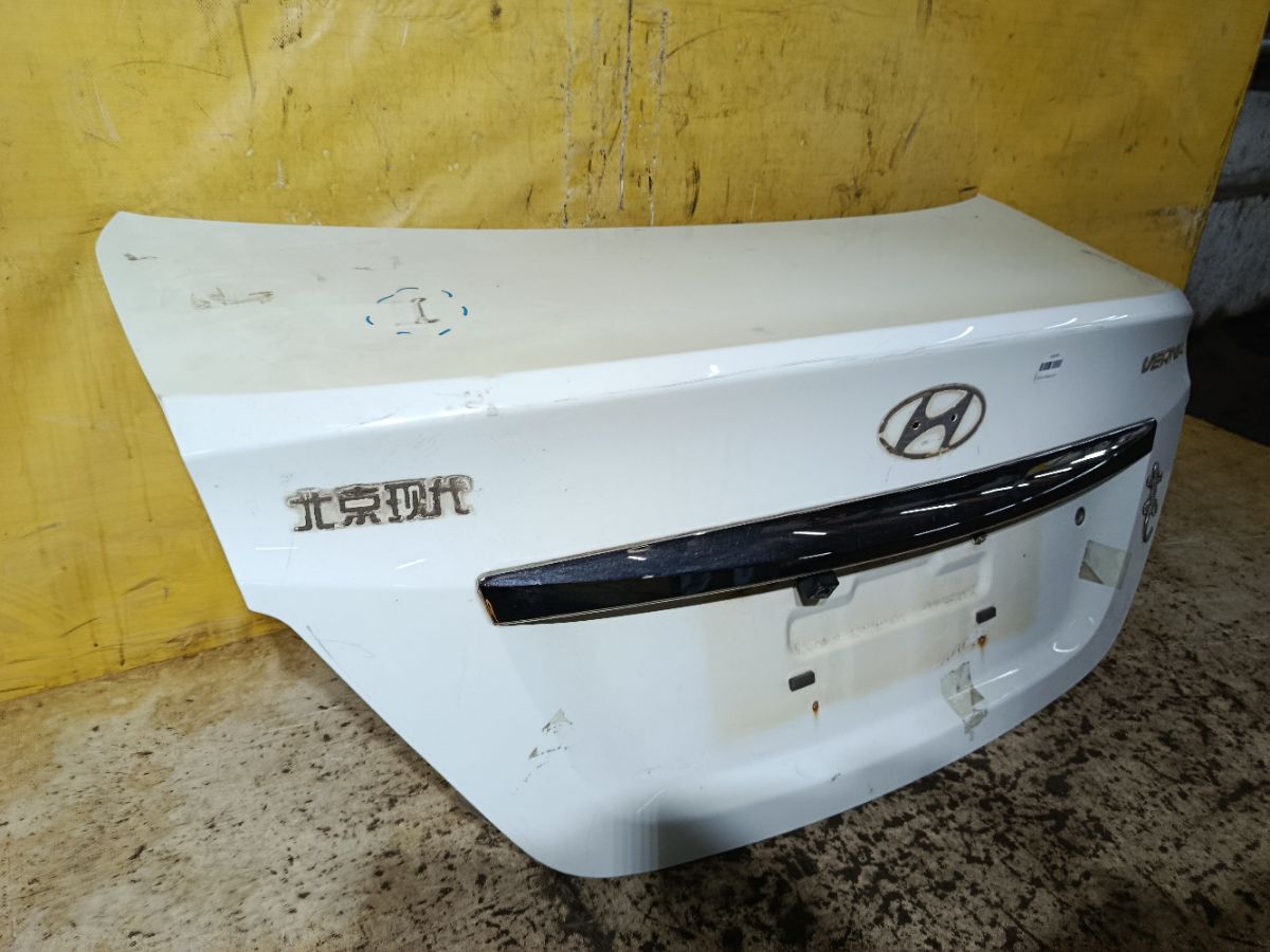 Крышка багажника на Hyundai Solaris RB Фото 4