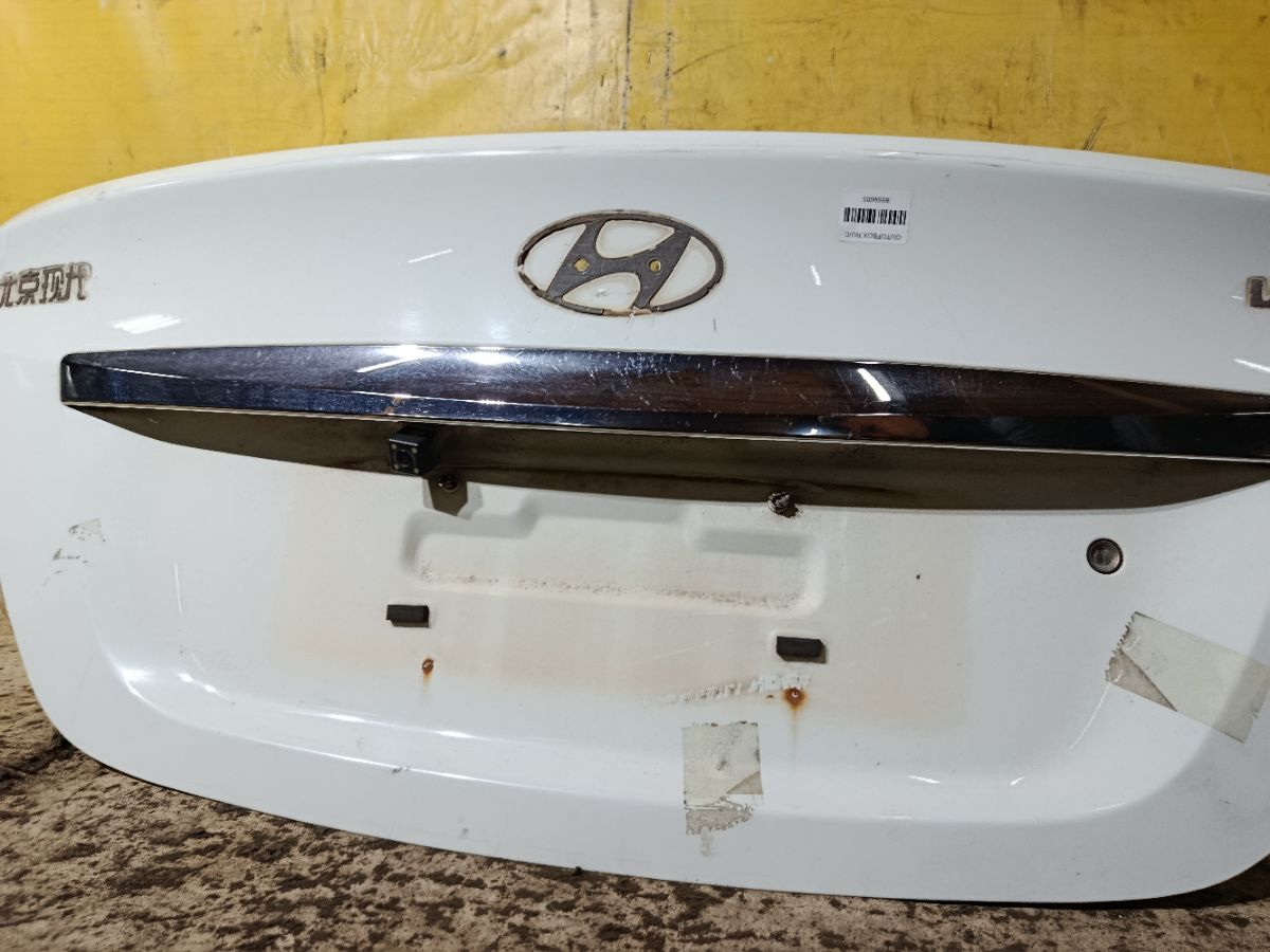 Крышка багажника на Hyundai Solaris RB Фото 7