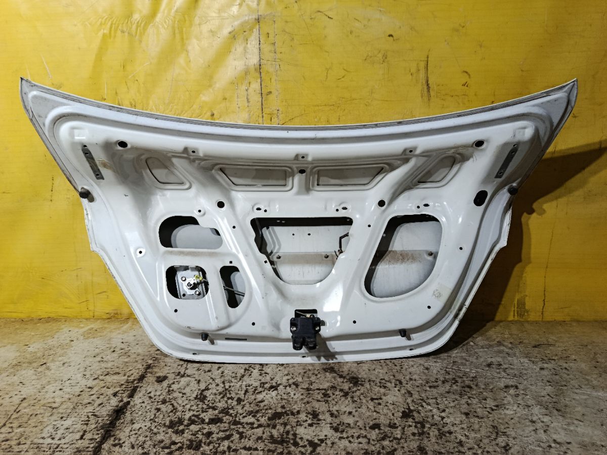 Крышка багажника на Hyundai Solaris RB Фото 8