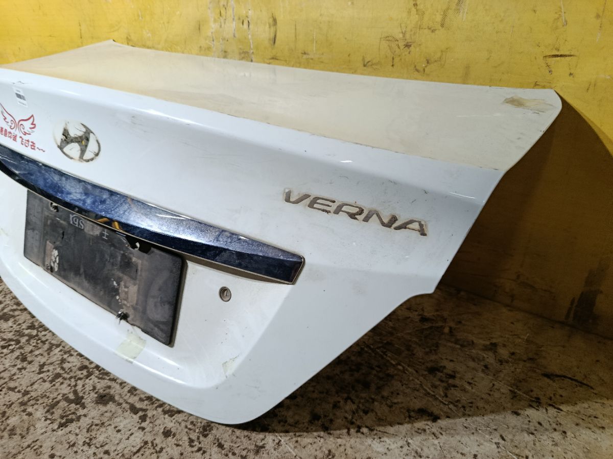Крышка багажника на Hyundai Solaris RB Фото 3