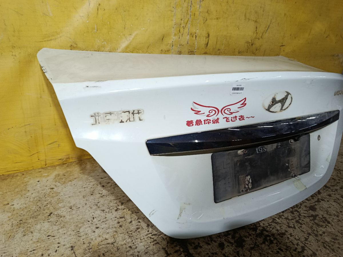 Крышка багажника на Hyundai Solaris RB Фото 4