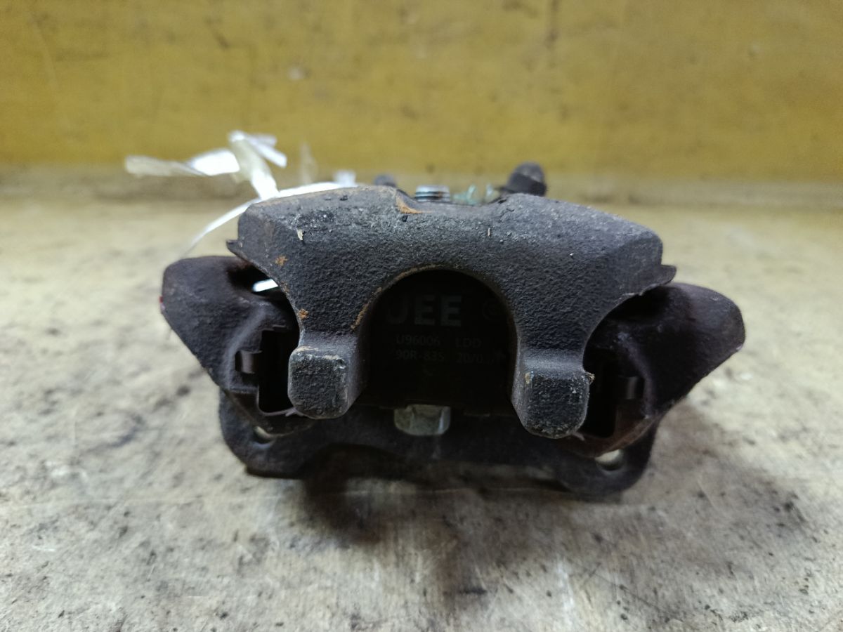 Суппорт на Toyota Corolla ZRE120L 1ZR-FE Фото 5