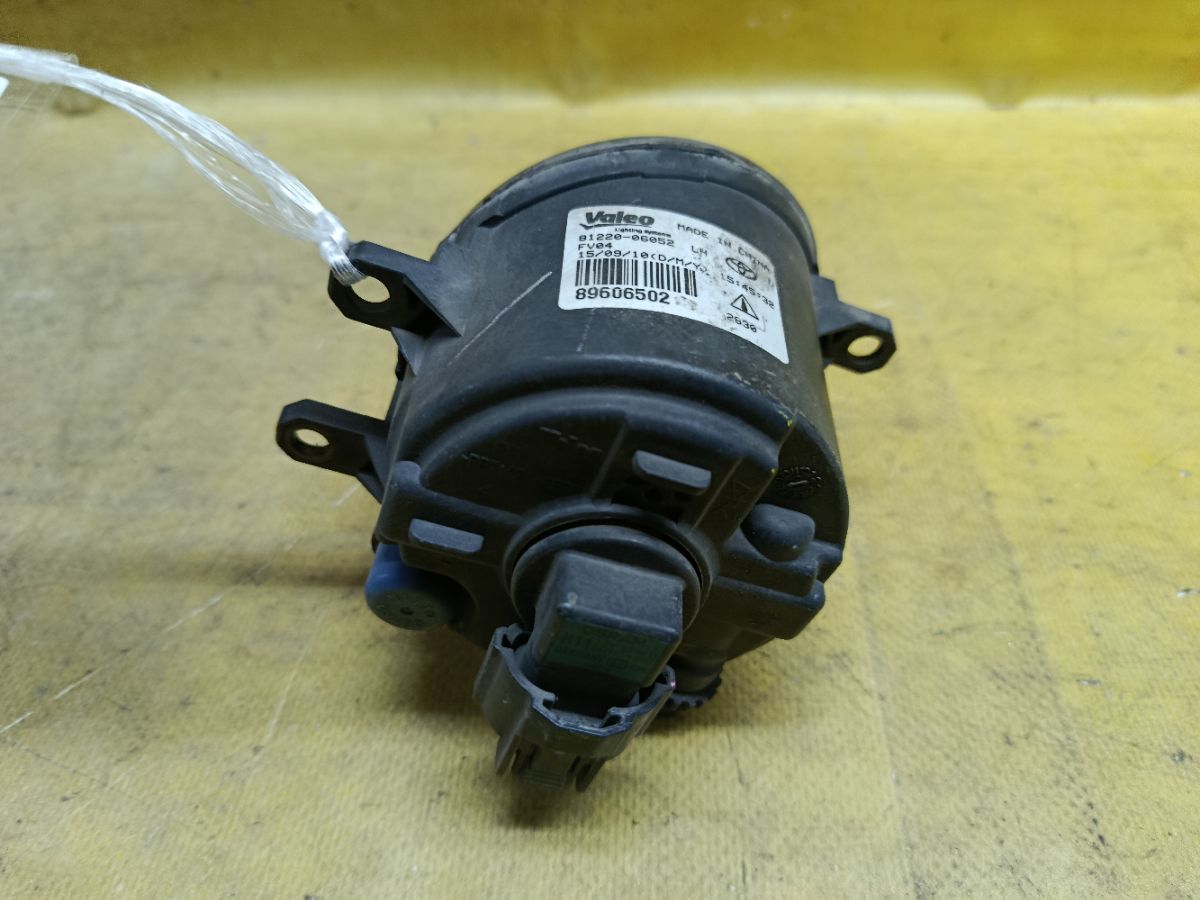 Туманка бамперная 06-130 06-130,81220-06052 на Toyota Corolla ZRE120L Фото 4