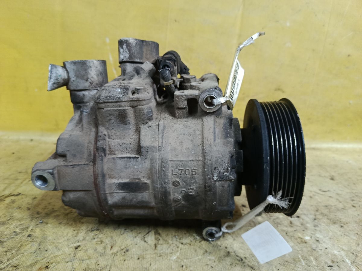 Компрессор кондиционера 7L6820803D на Volkswagen Touareg 7L BRJ Фото 4