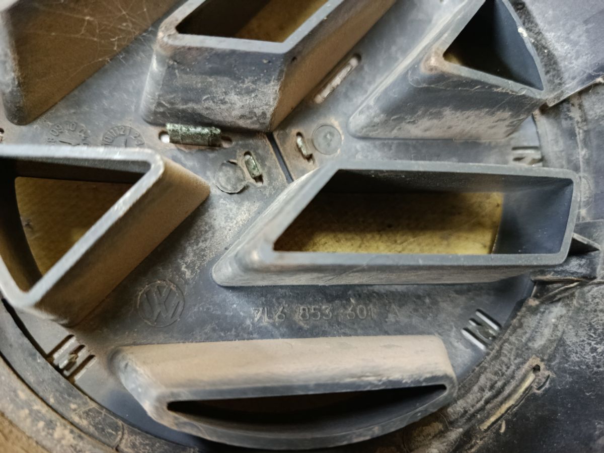 Решетка радиатора 7L6853601A на Volkswagen Touareg 7L Фото 12