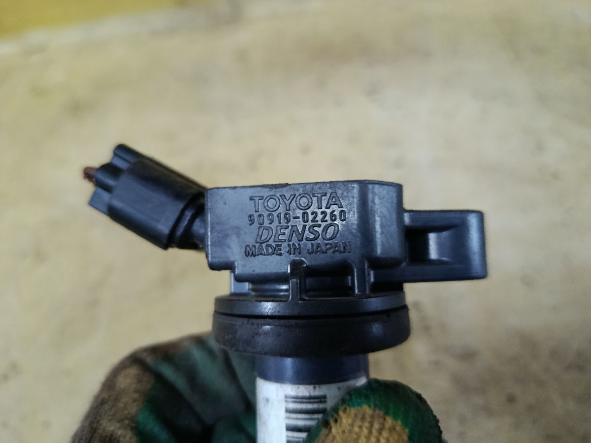 Катушка зажигания 90919-02260 на Toyota Camry ACV40 2AZ-FE Фото 3