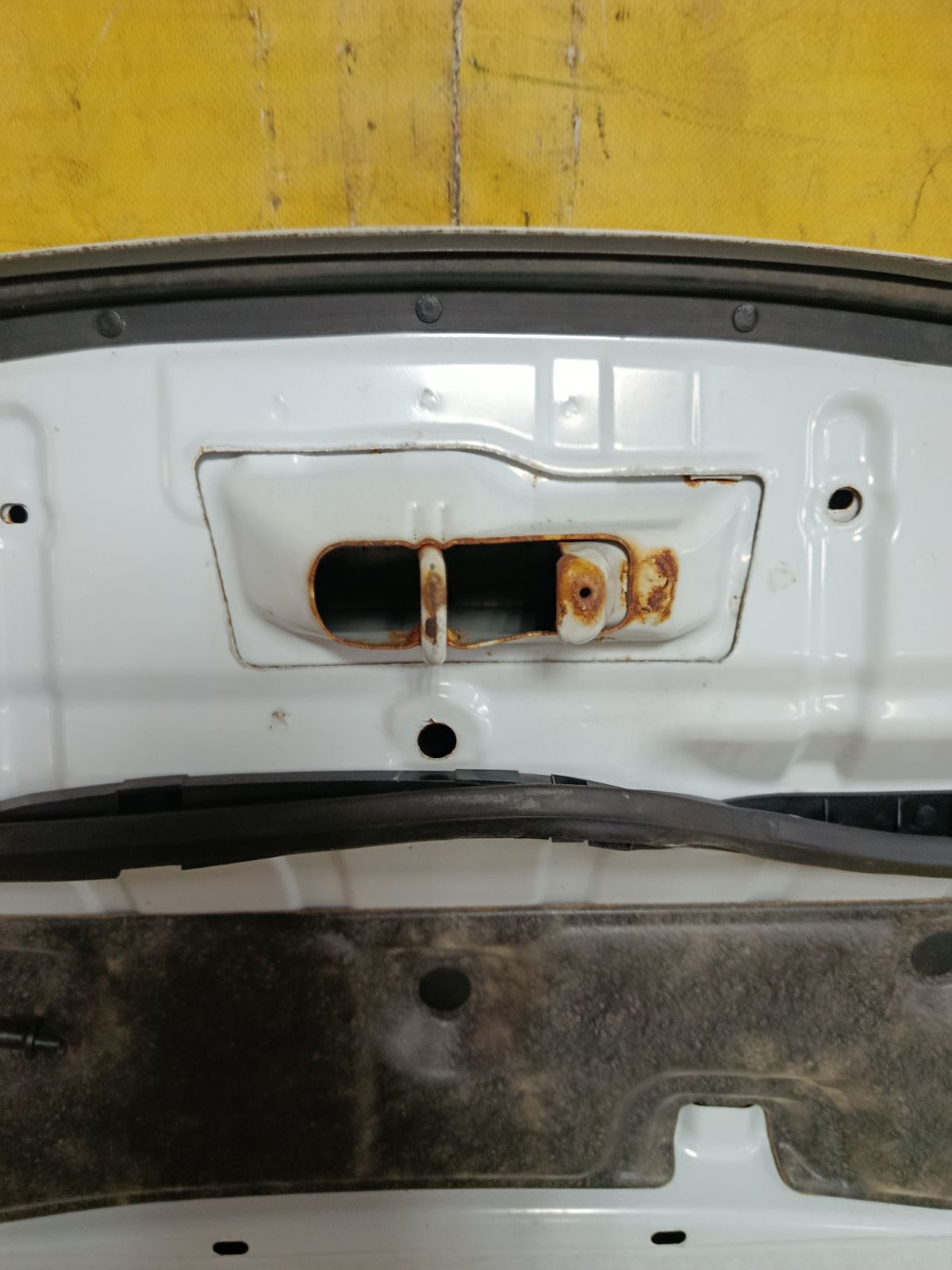 Капот на Nissan Serena HFC26 Фото 6