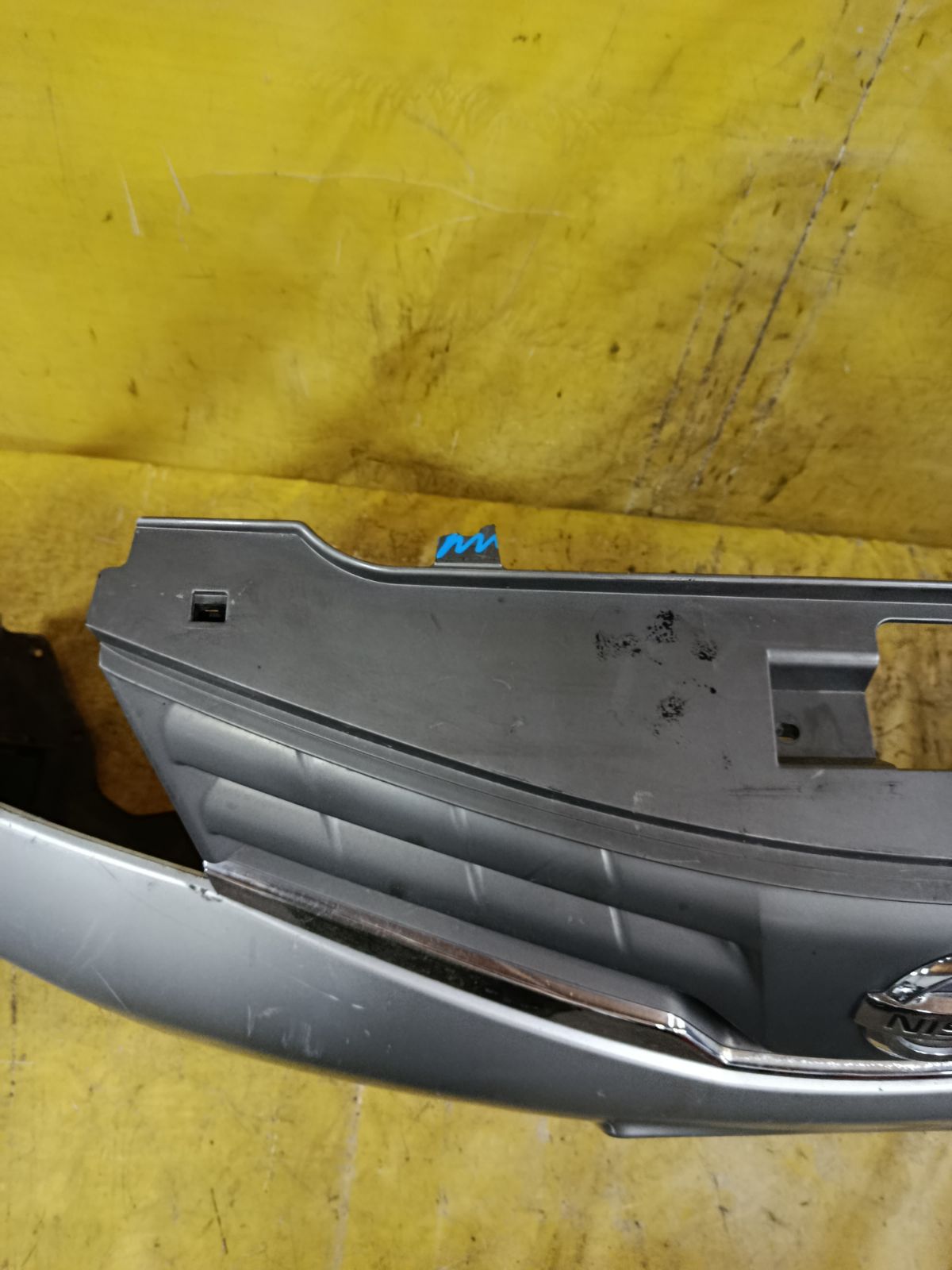 Бампер 2704 2704,62022-8Y20H на Nissan Note E11 Фото 9