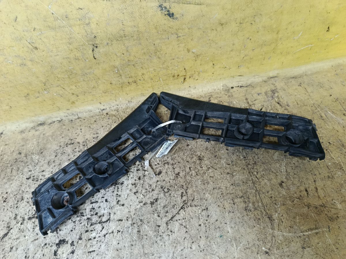 Крепление бампера 52115-47020, 52116-47020 на Toyota Prius ZVW30 Фото 1