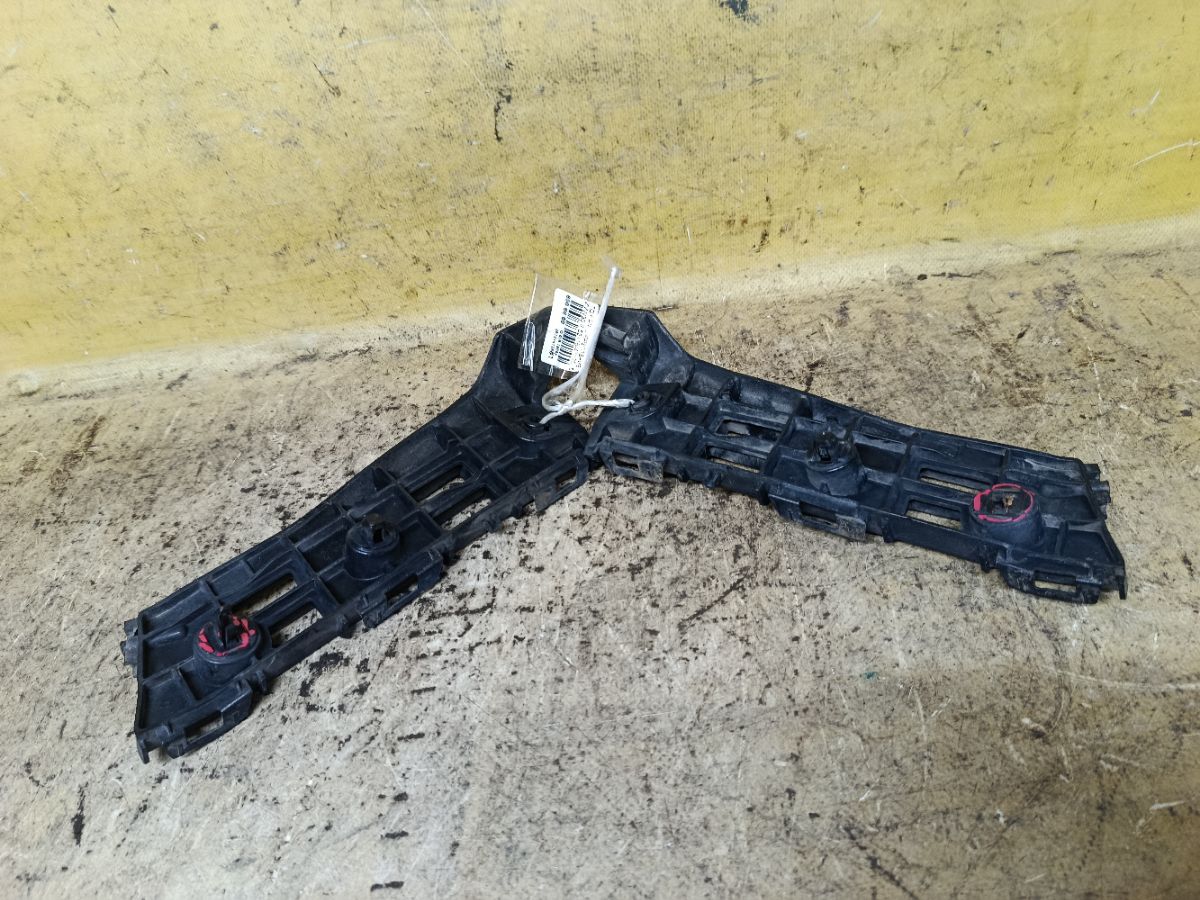 Крепление бампера 52115-47020, 52116-47020 на Toyota Prius ZVW30 Фото 2