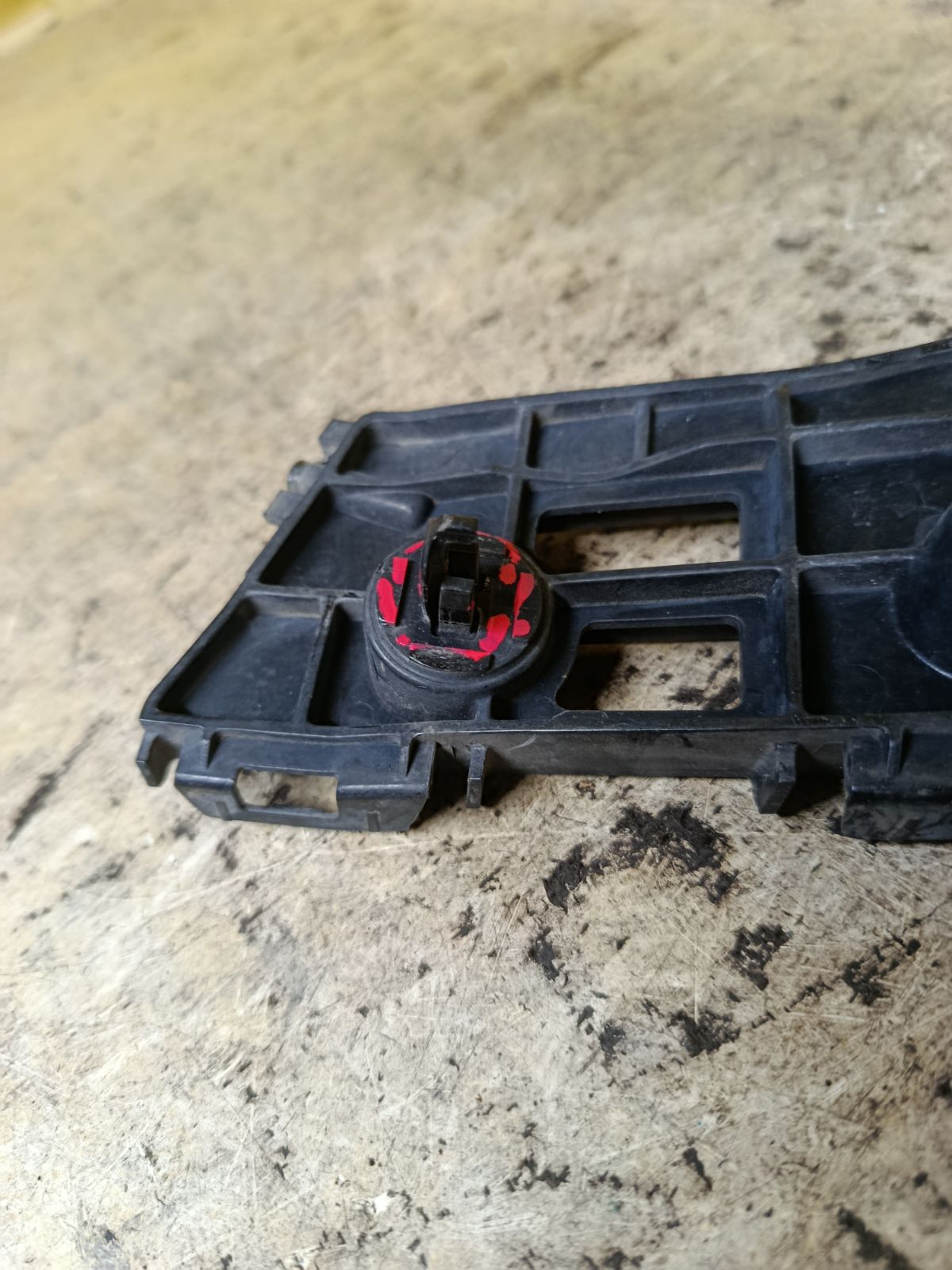 Крепление бампера 52115-47020, 52116-47020 на Toyota Prius ZVW30 Фото 3