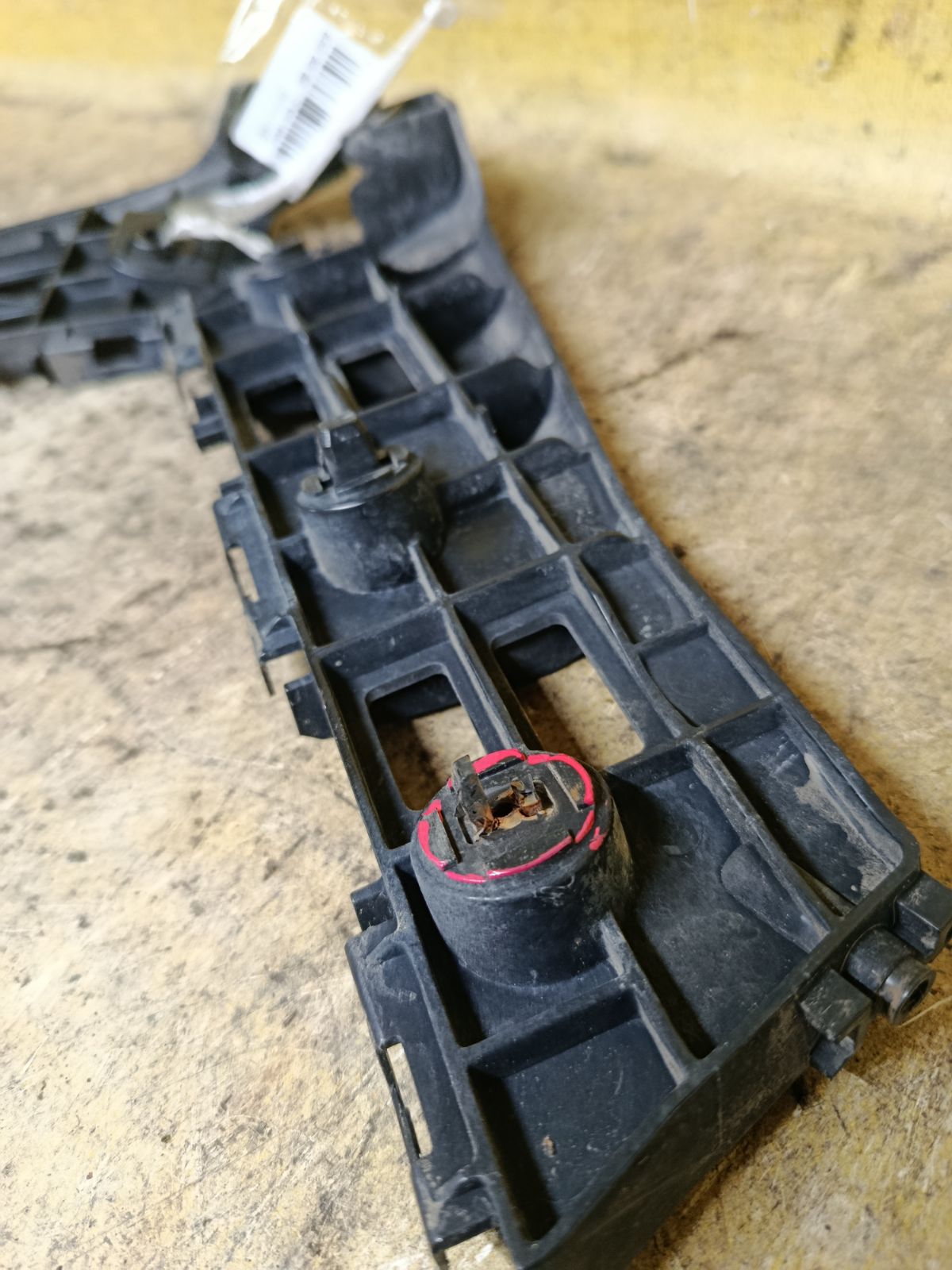 Крепление бампера 52115-47020, 52116-47020 на Toyota Prius ZVW30 Фото 4