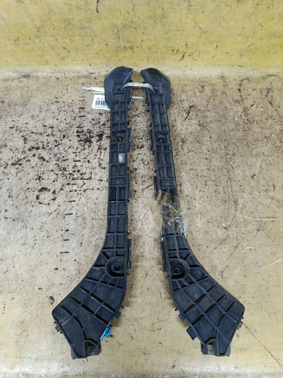 Крепление бампера 52575-47020, 52576-47020 на Toyota Prius ZVW30 Фото 1