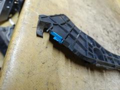 Крепление бампера 52575-47020, 52576-47020 на Toyota Prius ZVW30 Фото 2
