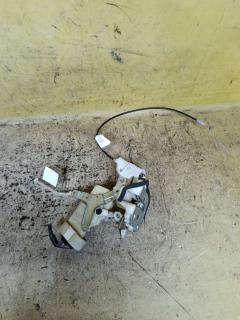 Замок двери на Toyota Platz NCP16 Фото 2