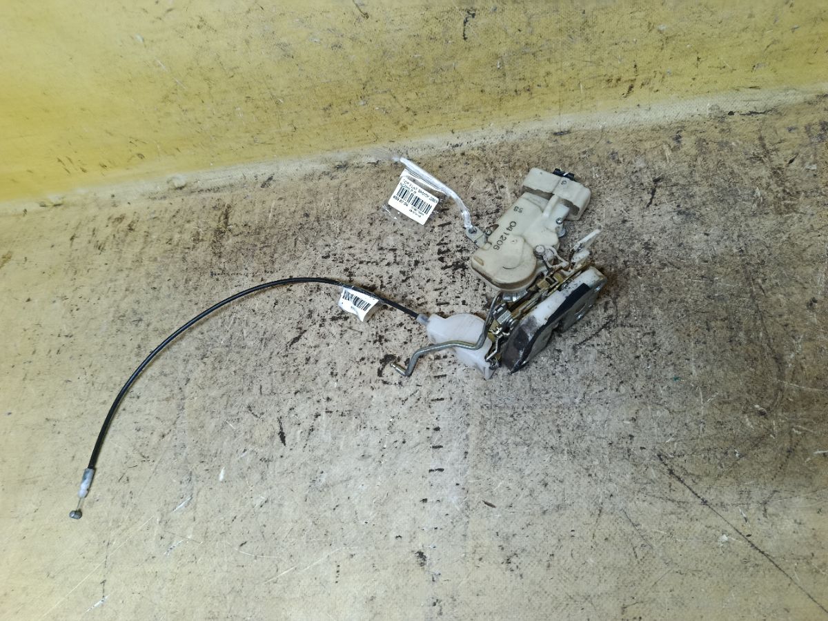 Замок двери на Toyota Platz NCP16 Фото 1