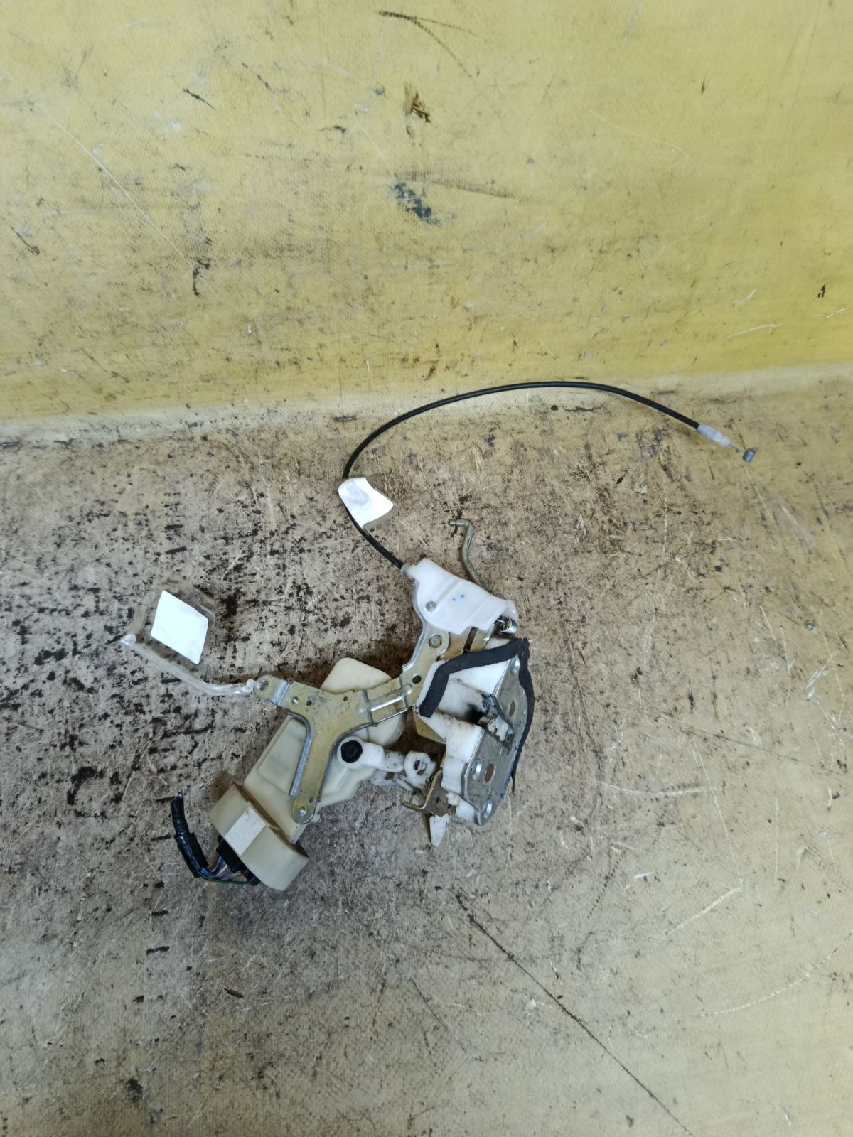 Замок двери на Toyota Platz NCP16 Фото 2