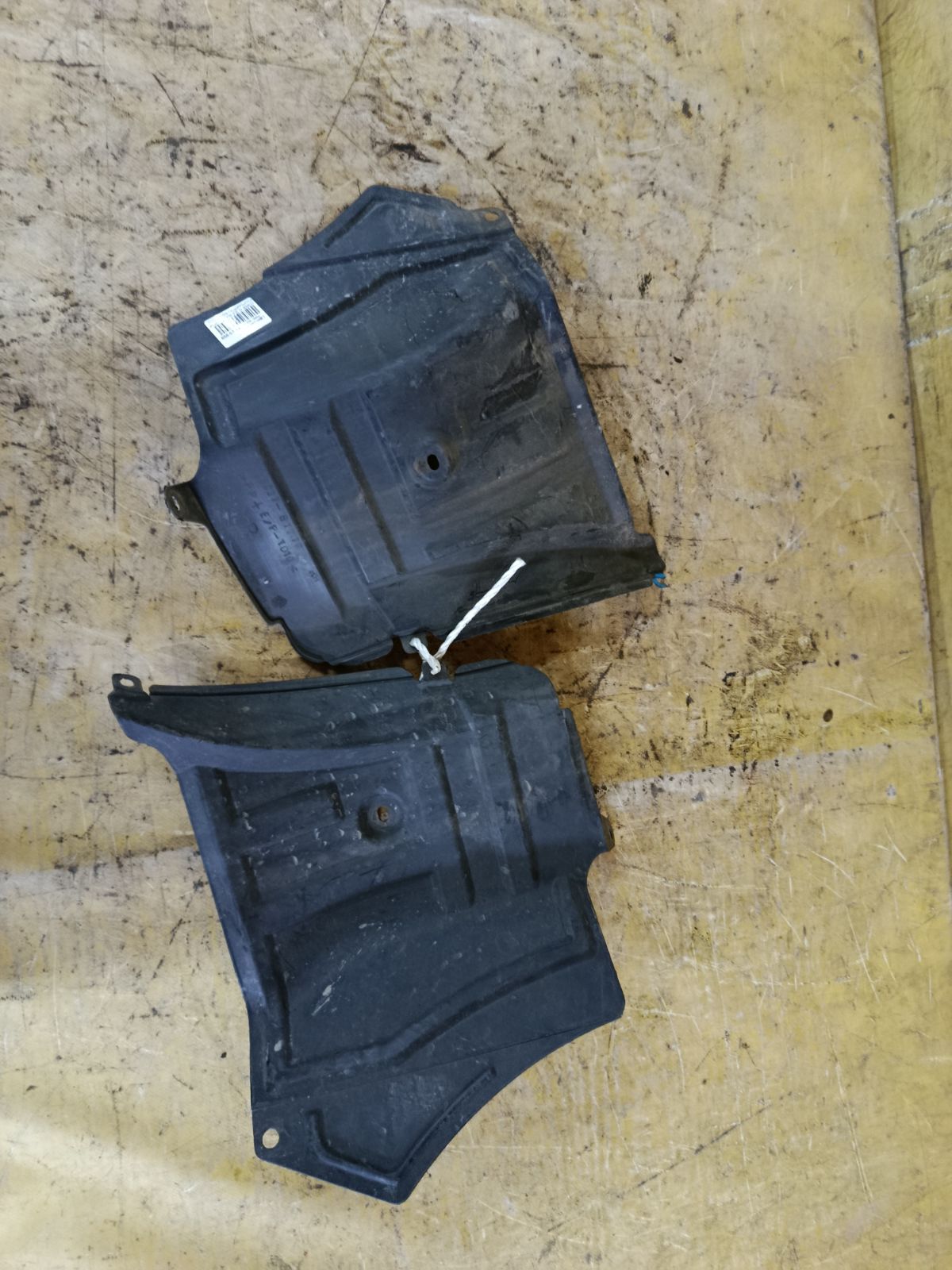Подкрылок 65637-B1010, 65638-B1010 на Toyota Passo KGC10 1KR-FE Фото 1